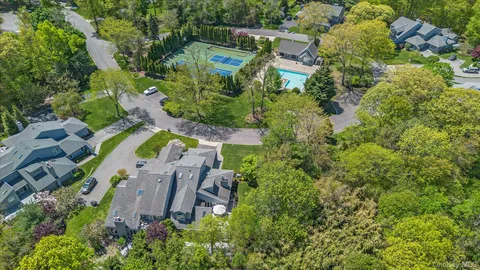 $1,400,000 | 4 Wood Path Drive, Northport, NY 11768