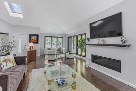 $1,400,000 | 4 Wood Path Drive, Northport, NY 11768
