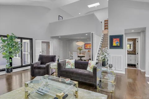 $1,400,000 | 4 Wood Path Drive, Northport, NY 11768