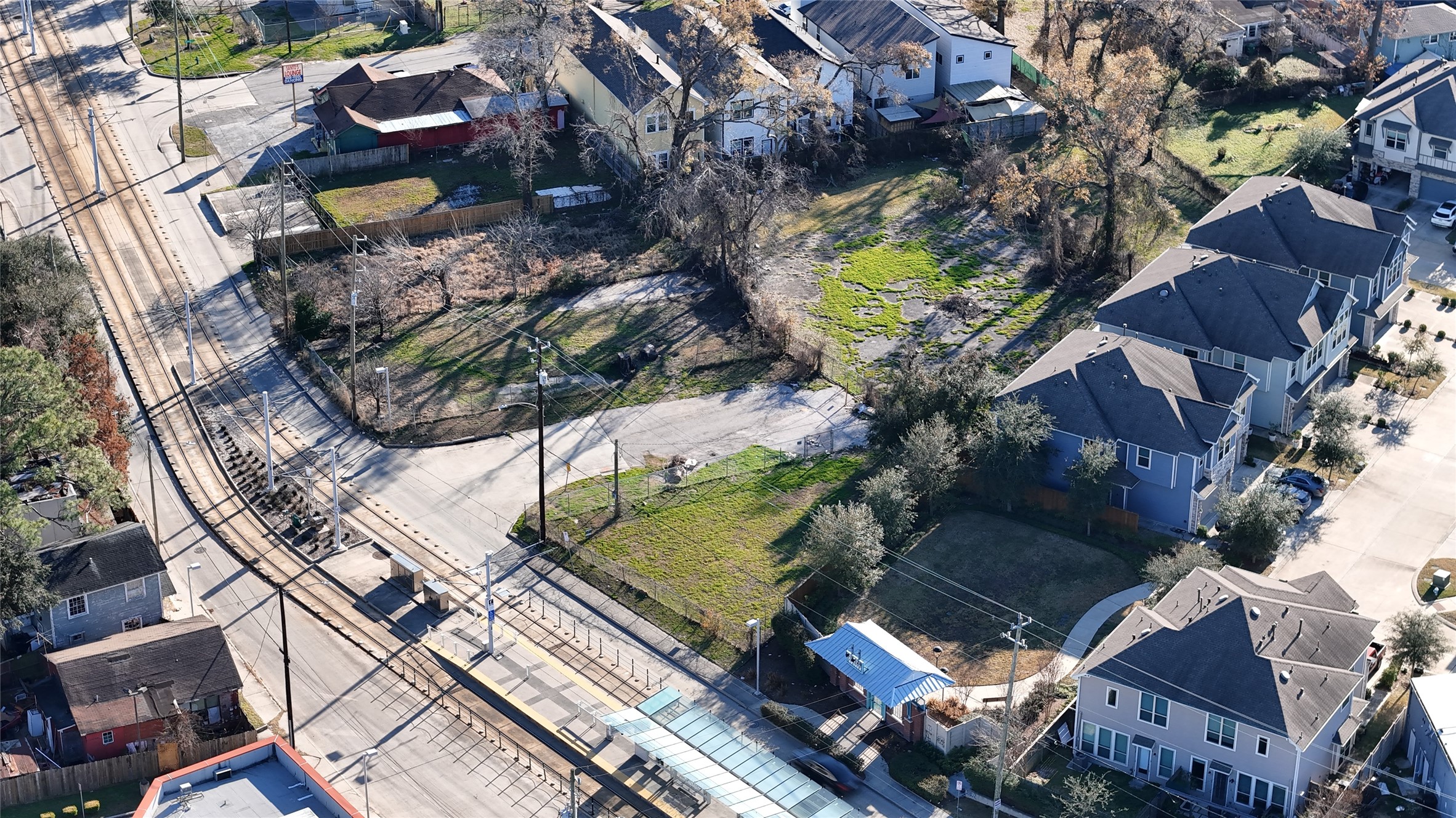 4701 Fulton Street Houston, TX 77009 - Photo 15 of 16 a view of a house with a garden