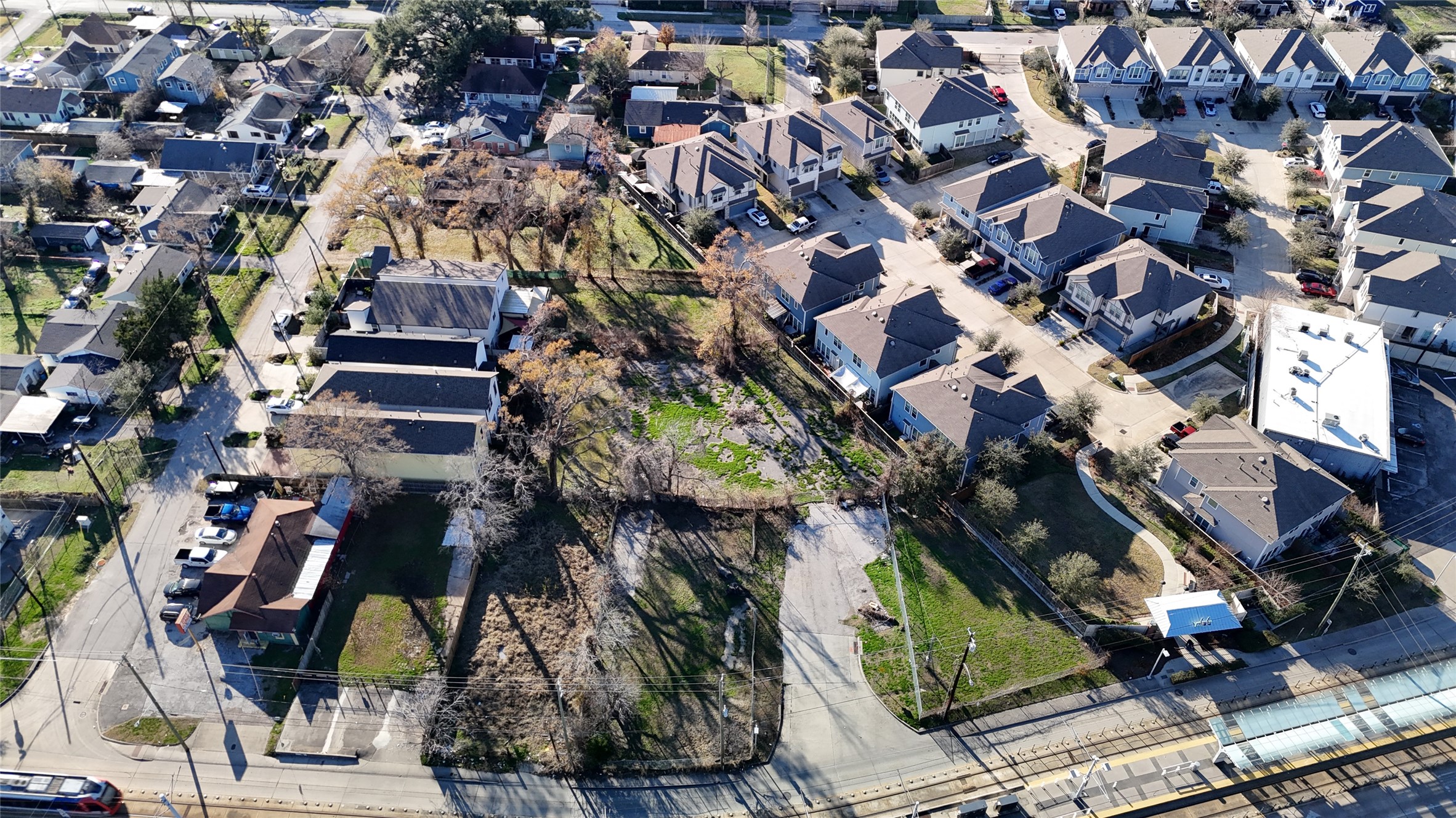 4701 Fulton Street Houston, TX 77009 - Photo 9 of 16 an aerial view of multi story residential apartment building with yard