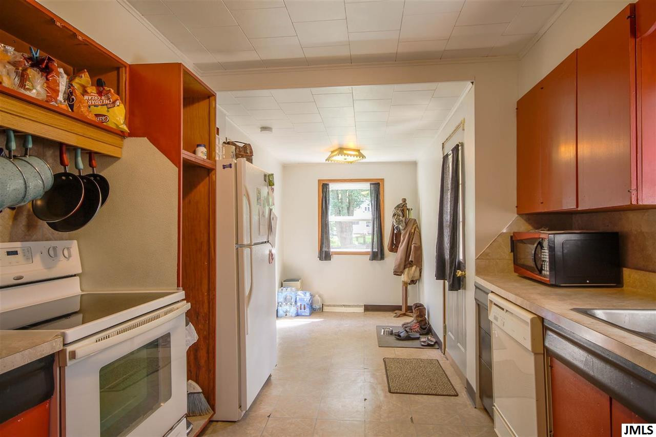 3131 Perlman Street Jackson, MI 49203 - Photo 8 of 18 Photo 9