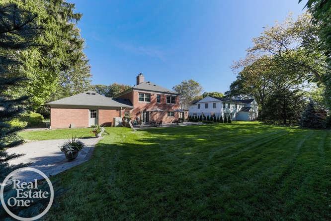 15 Provencal Road Grosse Pointe, MI 48236 - Photo 42 of 50 31333812-42.JPG