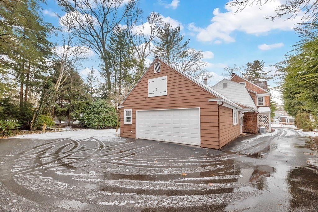 33 Oxford Road Longmeadow, MA 01106 - Photo 3 of 40 Gallery Image 3