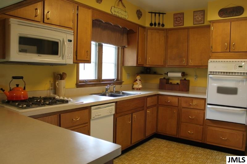 7967 Hively Road Jackson, MI 49201 - Photo 2 of 28 Photo 2
