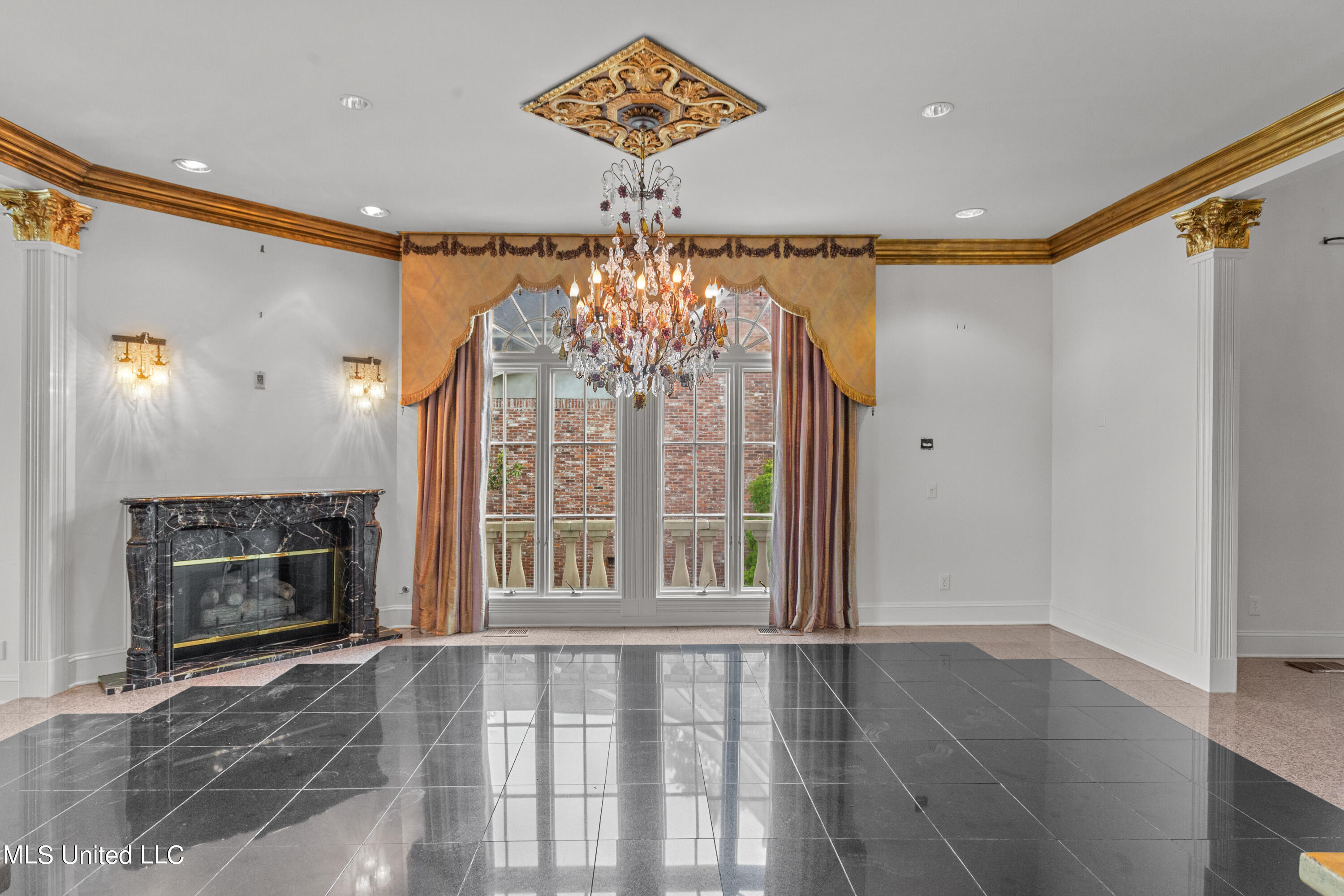 133 Overlook Pointe Drive Ridgeland, MS 39157 - Photo 35 of 93 Large Dining Room with Fireplace