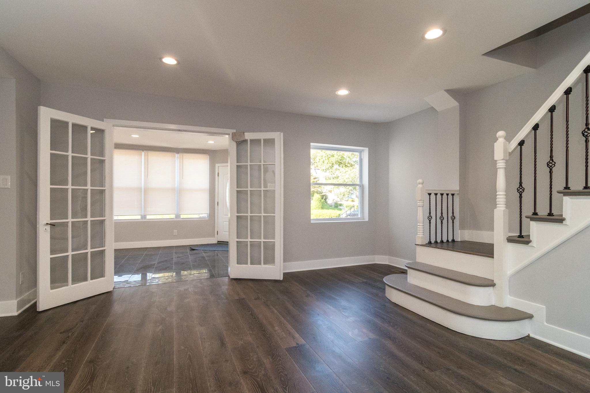 5632 Gainor Road Philadelphia, PA 19131 - Photo 9 of 41 Living room