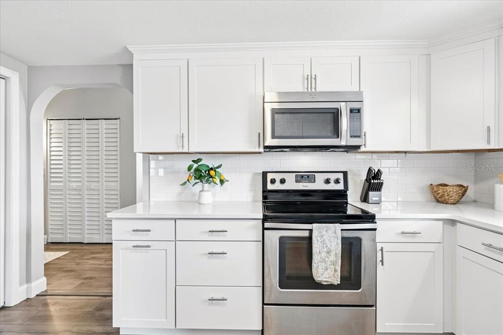 5919 Diana Road Venice, FL 34293 - Photo 12 of 54 Gallery Image 12