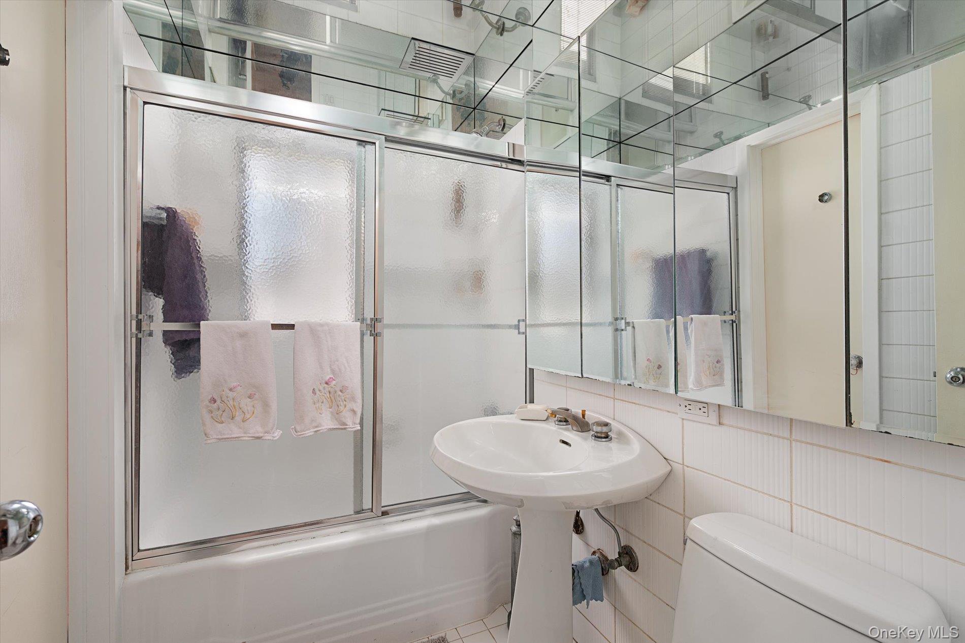 76 Baker Hill Road Great Neck, NY 11023 - Photo 7 of 18