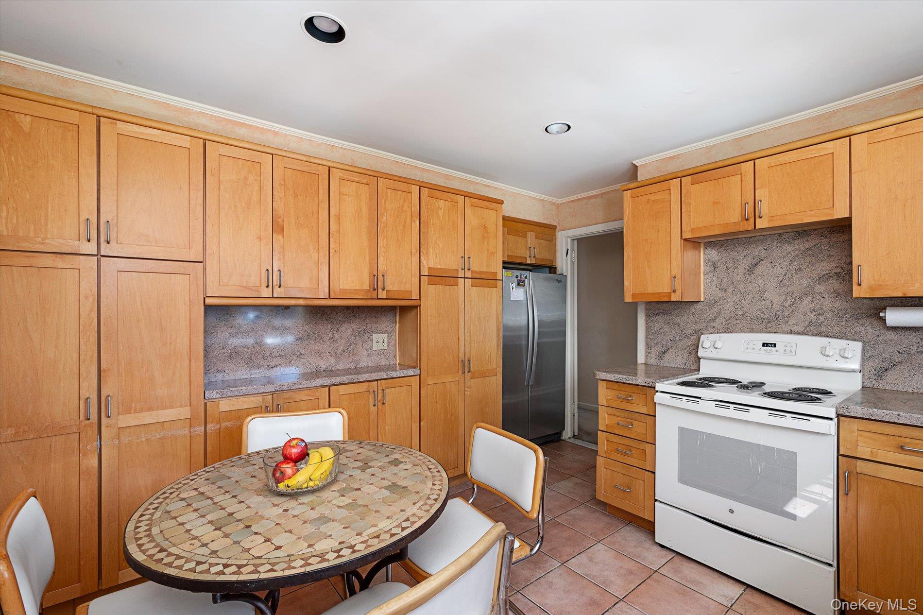 76 Baker Hill Road Great Neck, NY 11023 - Photo 8 of 18