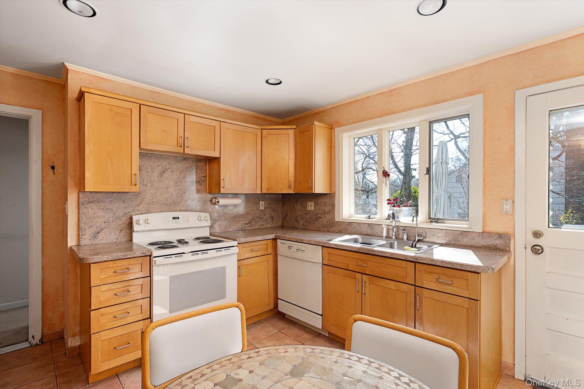 76 Baker Hill Road Great Neck, NY 11023 - Photo 9 of 18