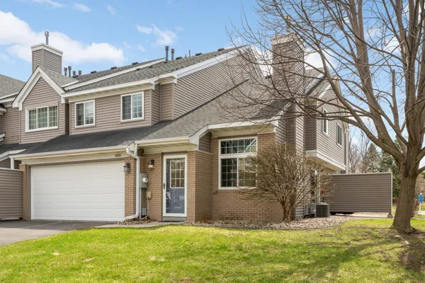 $300,000 | 18081 Settlers Way, Eden Prairie, MN 55347
