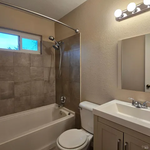 $2,000 | 1407 Callen Street, Unit C, Vacaville, CA 95688