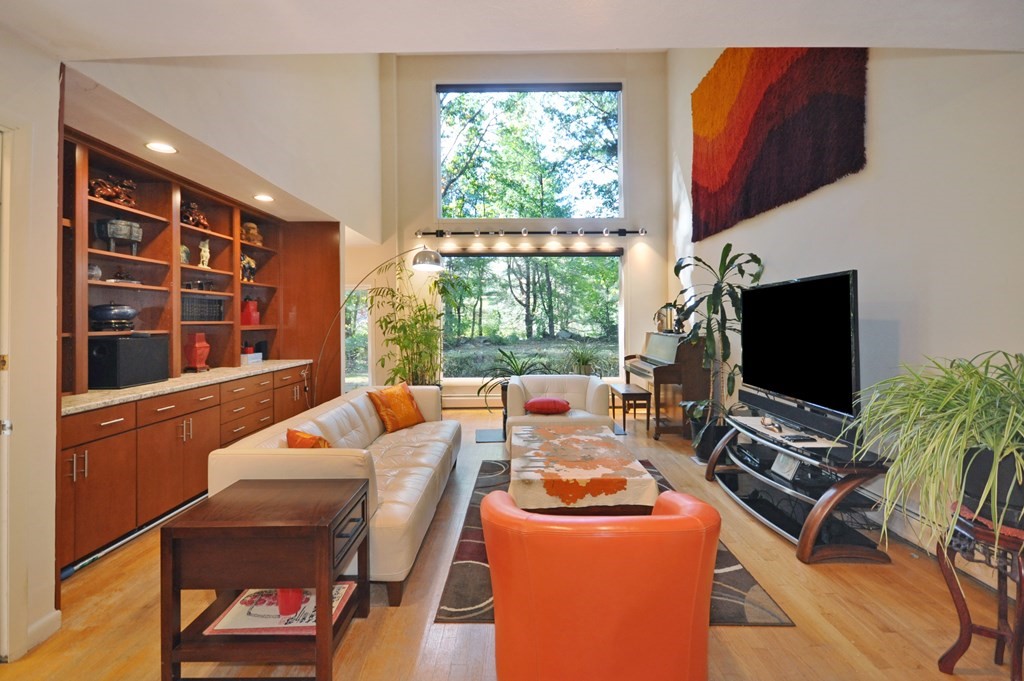 304 Old Pickard Road Concord, MA 01742 - Photo 5 of 22 Gallery Image 5