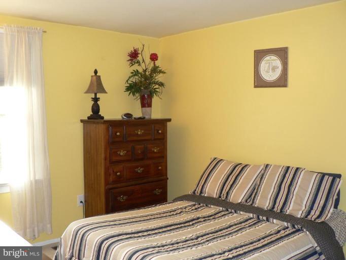 17506 Kohlhoss Road Poolesville, MD 20837 - Photo 3 of 17 Warm colors and sunlight envelope you