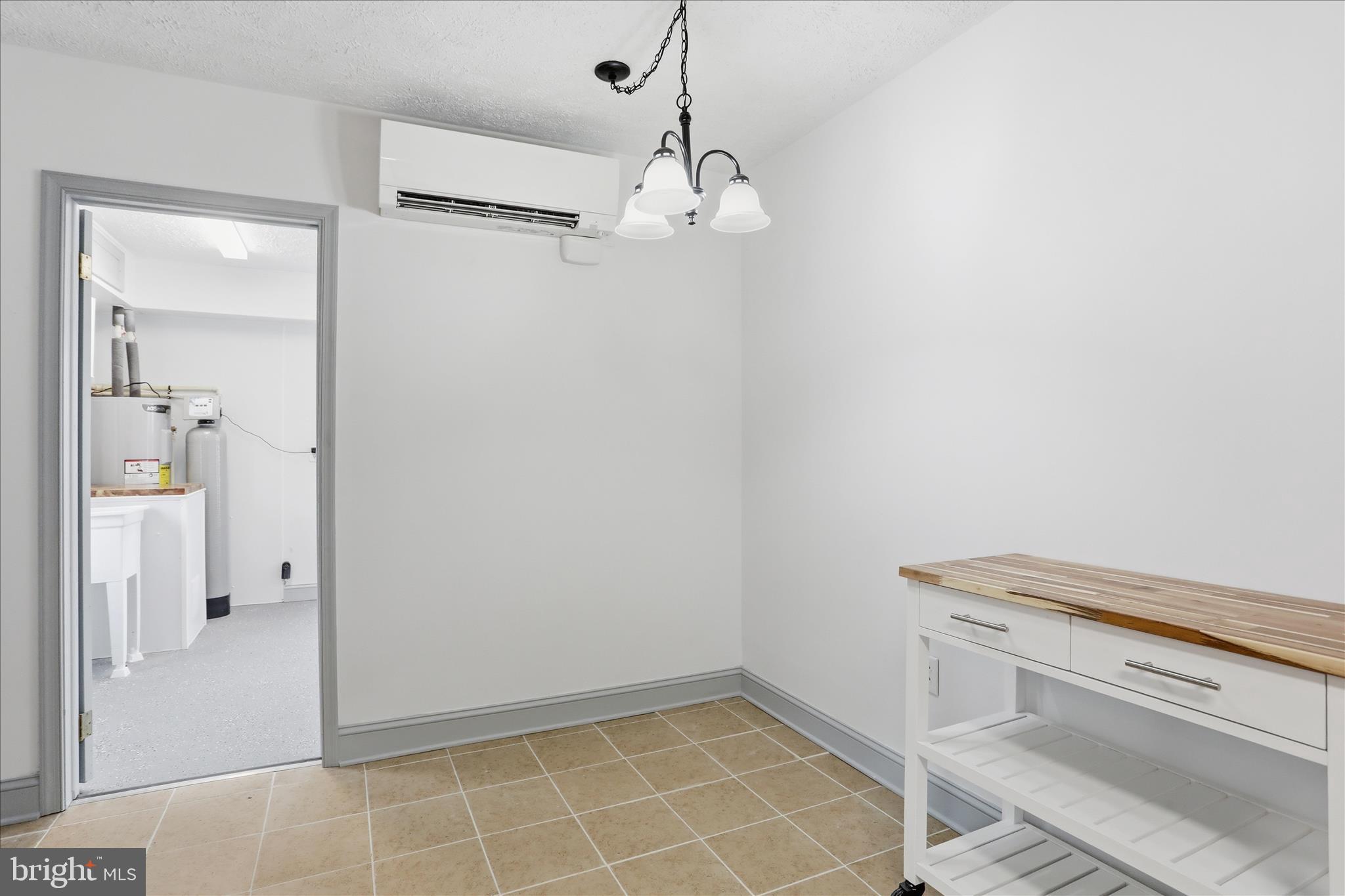 1310 Siler Road Winchester, VA 22603 - Photo 17 of 39 Access to utility room from Kitchen table space