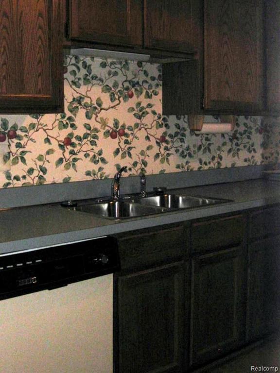 519 Tennyson, Unit 23 Rochester Hills, MI 48307 - Photo 9 of 33