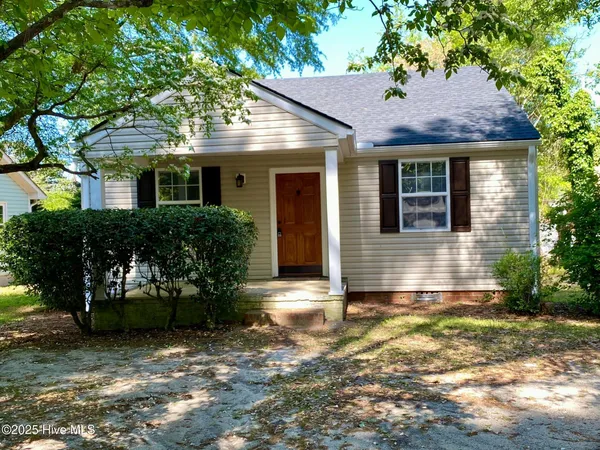 $1,400 | 513 West Chapin Road, Aberdeen, NC 28315