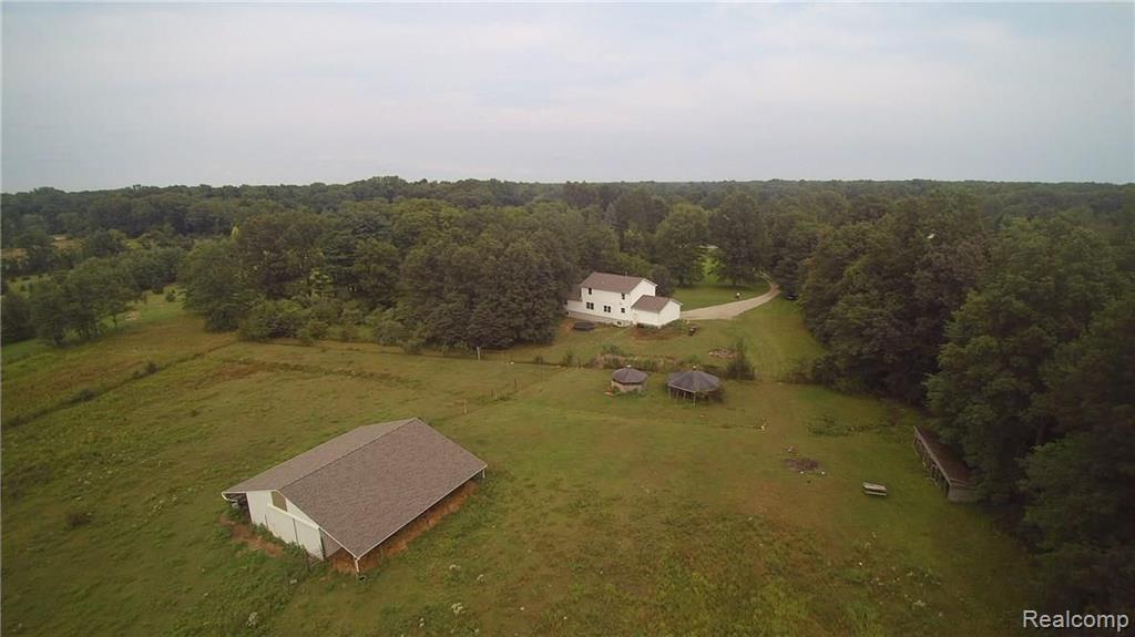 21020 Clark Road Belleville, MI 48111 - Photo 5 of 44