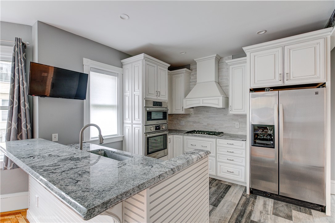 28 Rhode Island Avenue Newport, RI 02840 - Photo 3 of 35