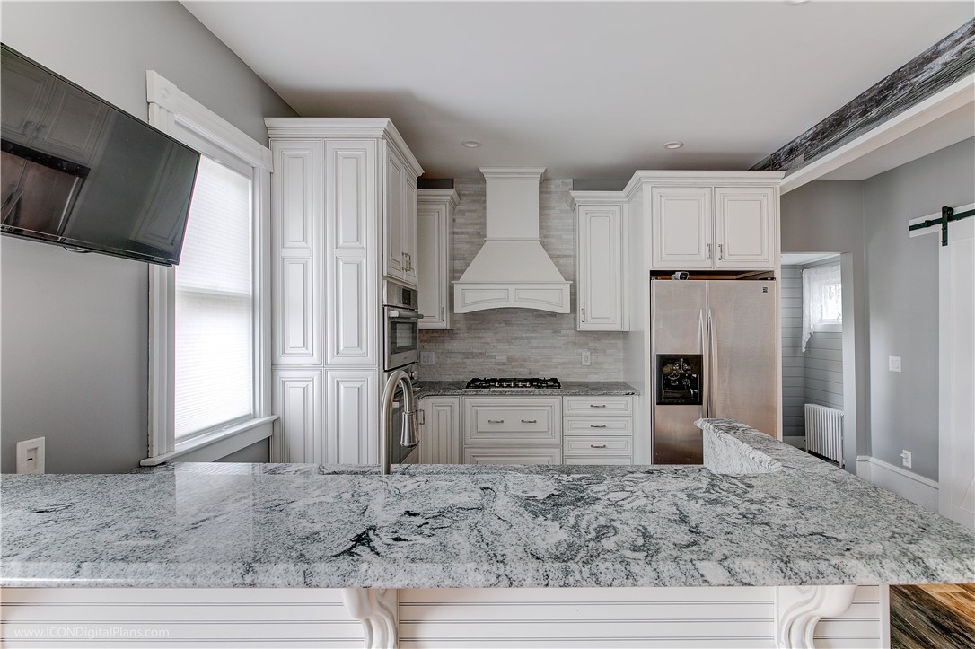 28 Rhode Island Avenue Newport, RI 02840 - Photo 4 of 35