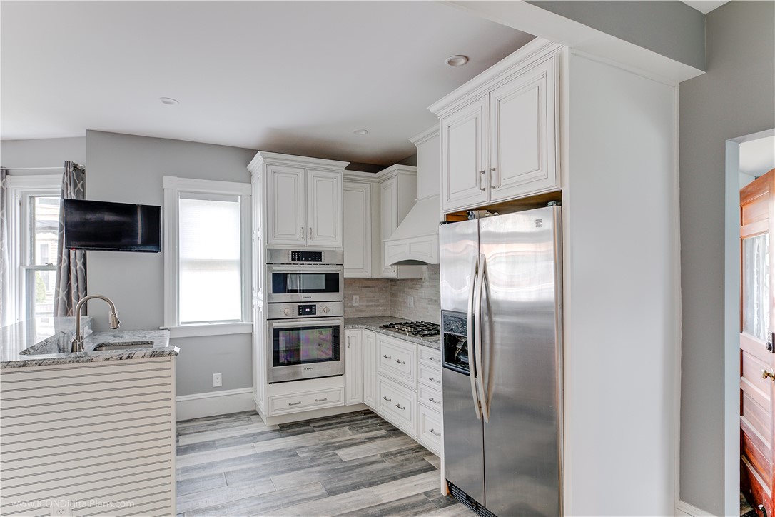 28 Rhode Island Avenue Newport, RI 02840 - Photo 10 of 35