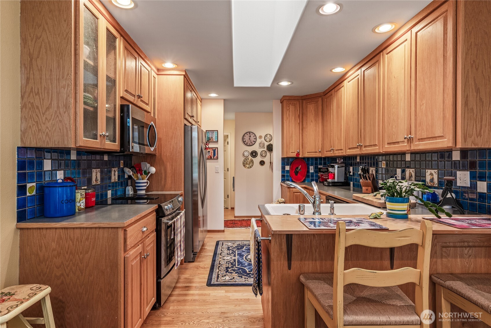 42 Nantucket Place Port Townsend, WA 98368 - Photo 13 of 33 a view of a kitchen with dining table and chairs