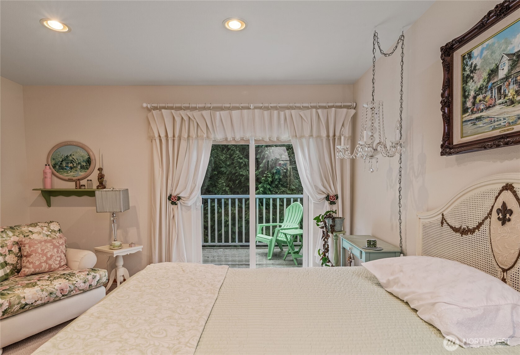 42 Nantucket Place Port Townsend, WA 98368 - Photo 15 of 33 a bedroom with a bed and a painting on the wall