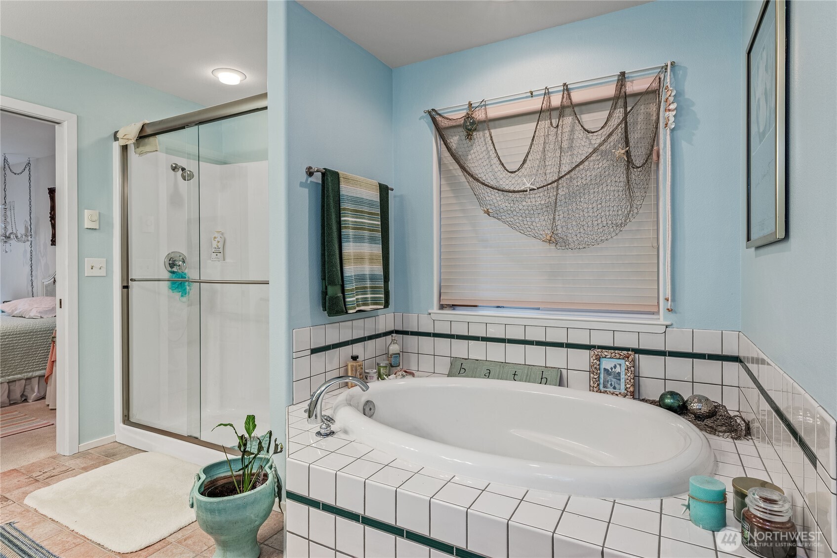 42 Nantucket Place Port Townsend, WA 98368 - Photo 19 of 33 a bathroom with a bathtub a shower and a mirror