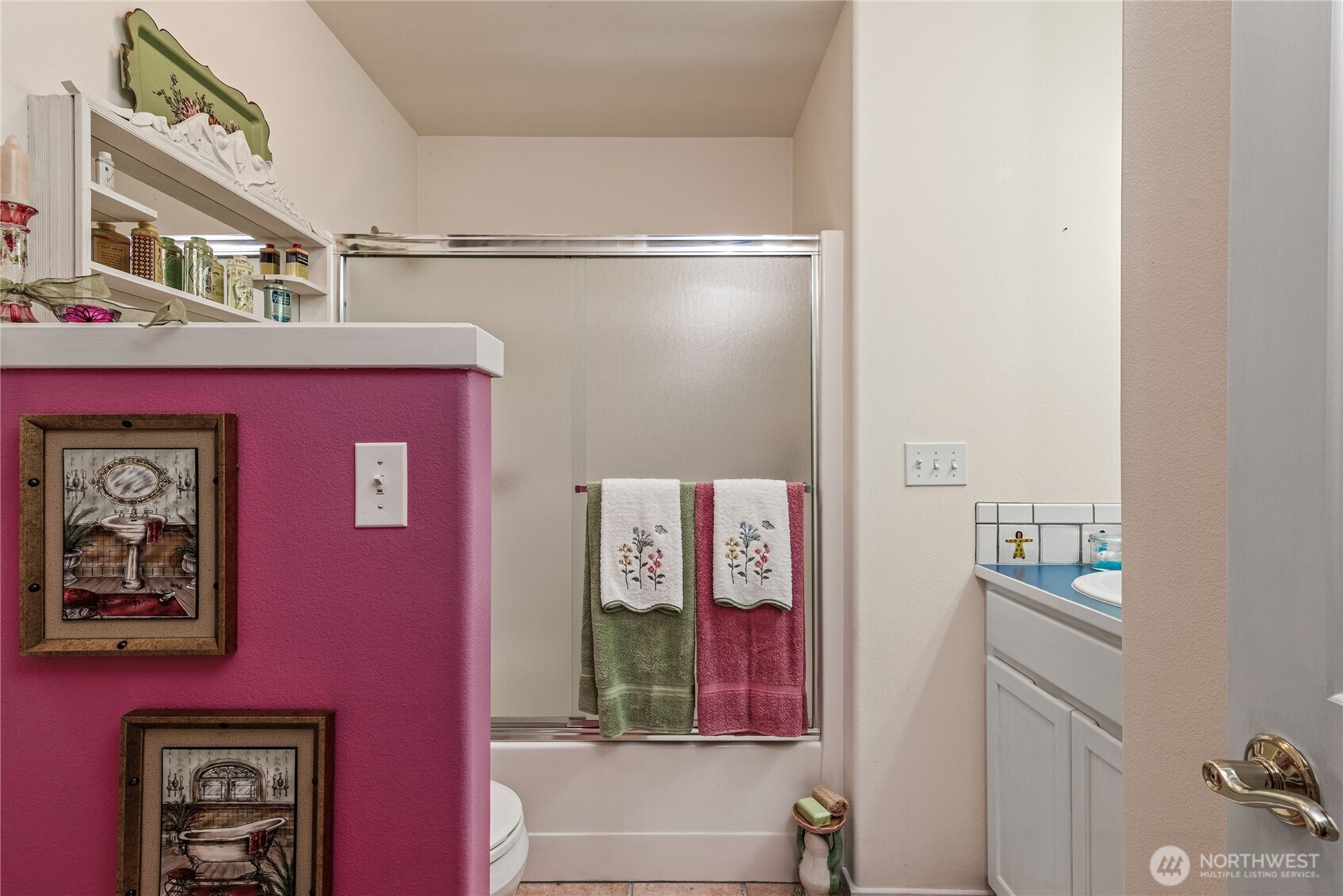 42 Nantucket Place Port Townsend, WA 98368 - Photo 25 of 33 a front view of a house with entryway