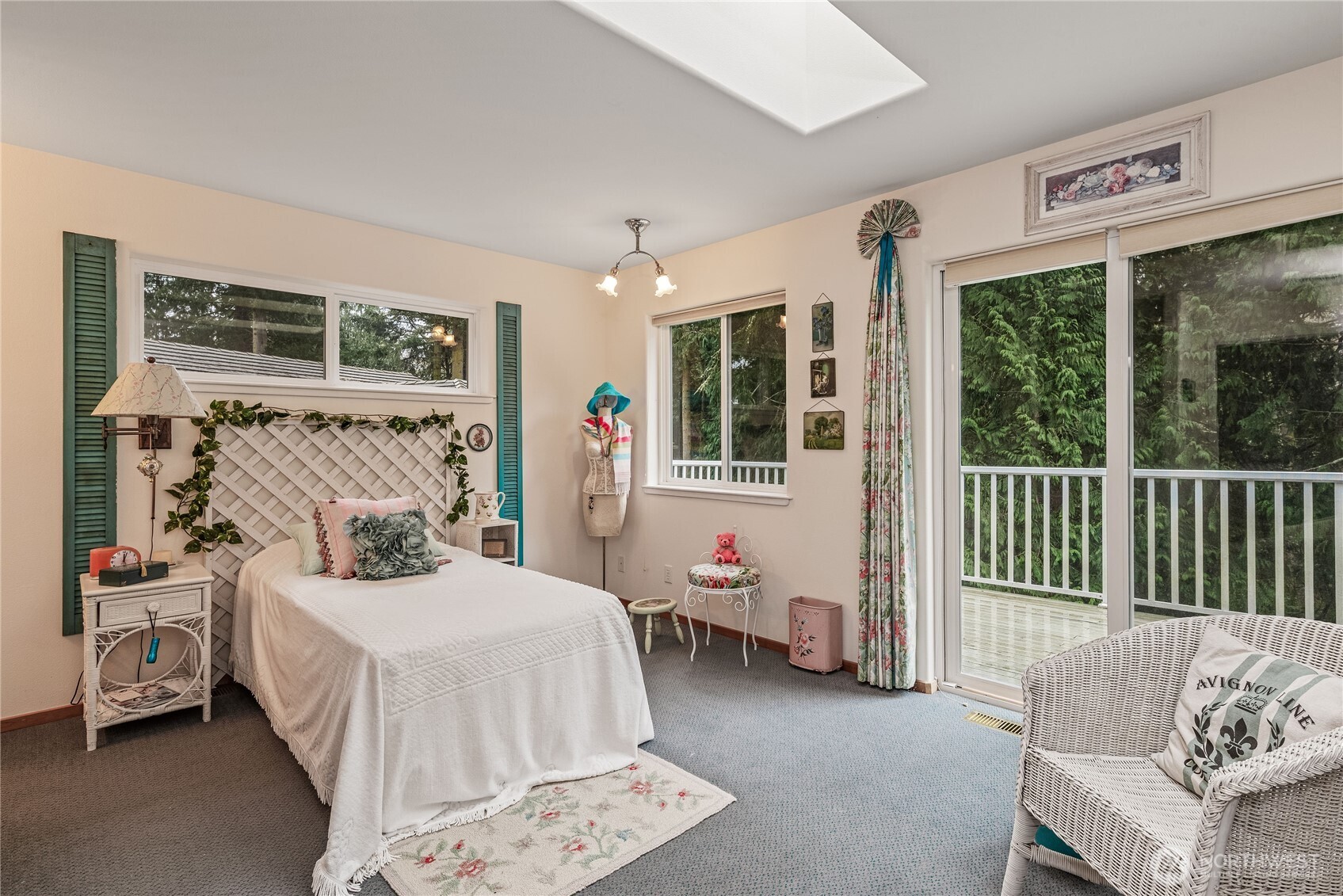 42 Nantucket Place Port Townsend, WA 98368 - Photo 27 of 33 a bedroom with a bed and a window