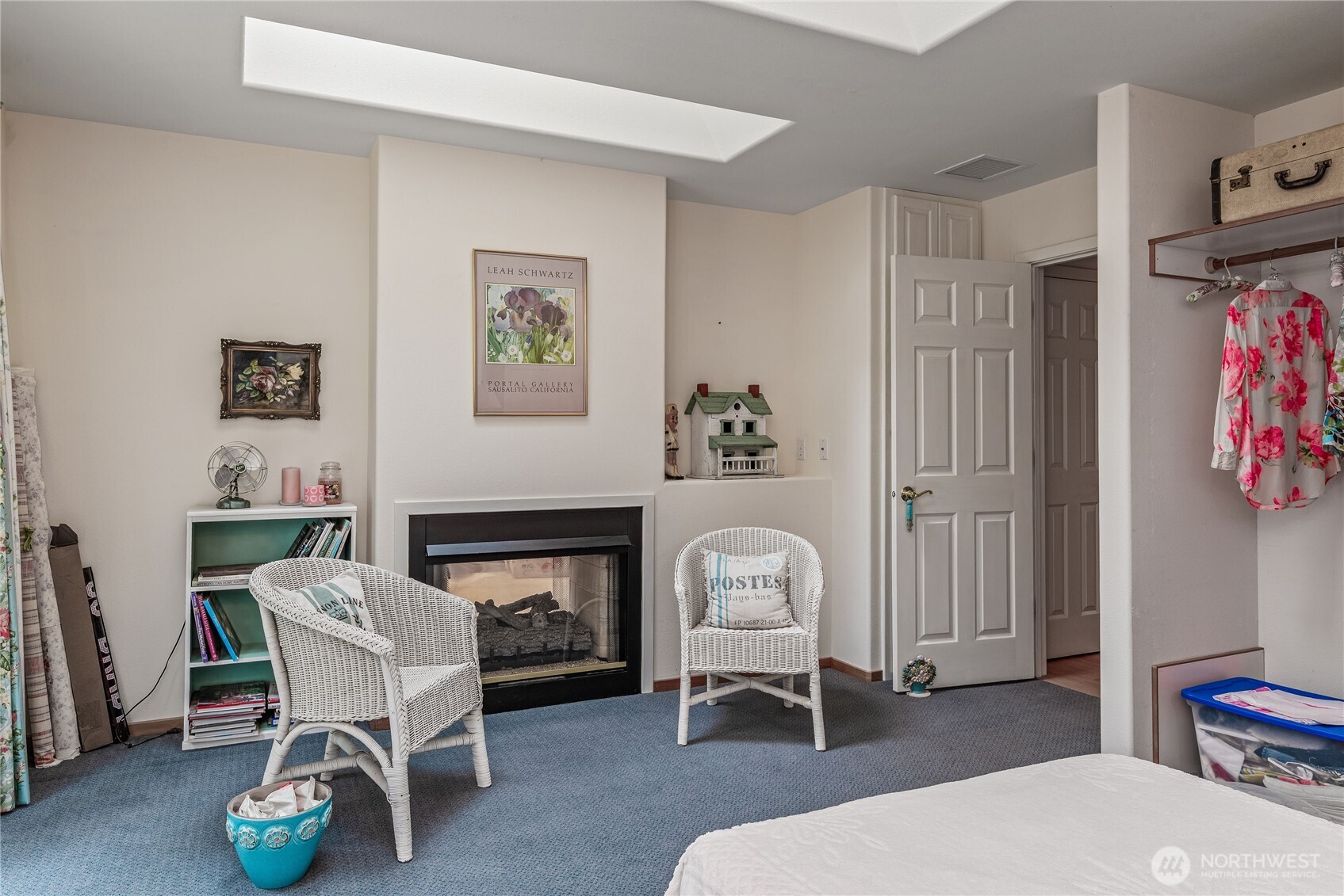 42 Nantucket Place Port Townsend, WA 98368 - Photo 29 of 33 a living room with furniture a couch and a fireplace