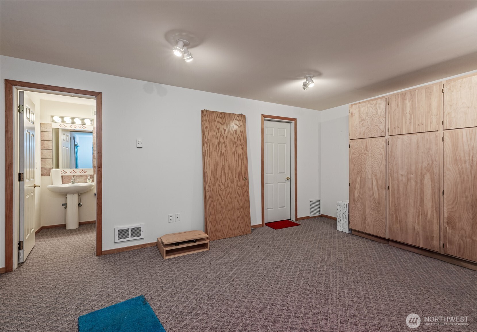 42 Nantucket Place Port Townsend, WA 98368 - Photo 32 of 33 a view of a livingroom with a furniture and windows