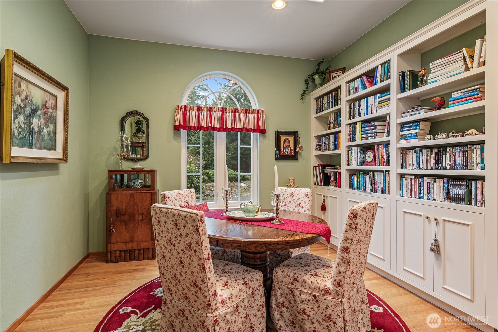 42 Nantucket Place Port Townsend, WA 98368 - Photo 8 of 33 a view of a dining room with furniture a rug and wooden floor
