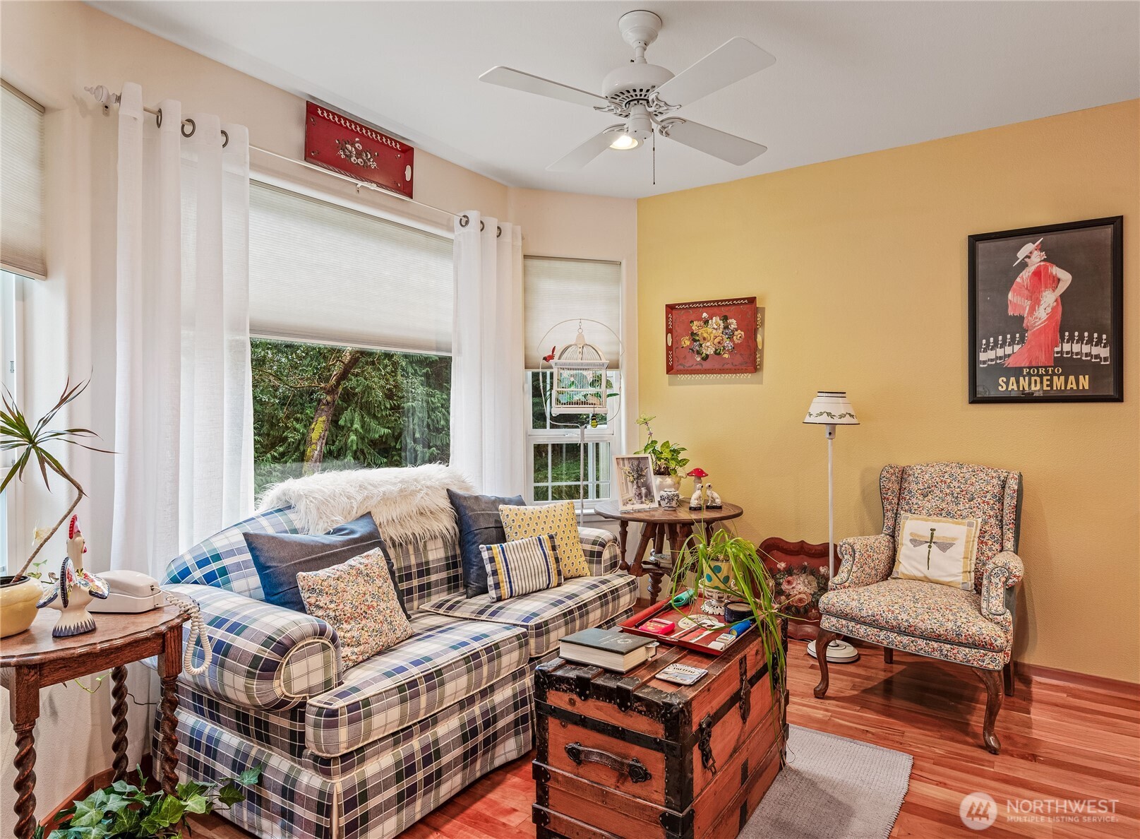 42 Nantucket Place Port Townsend, WA 98368 - Photo 10 of 33 a living room with furniture a flat screen tv and a window