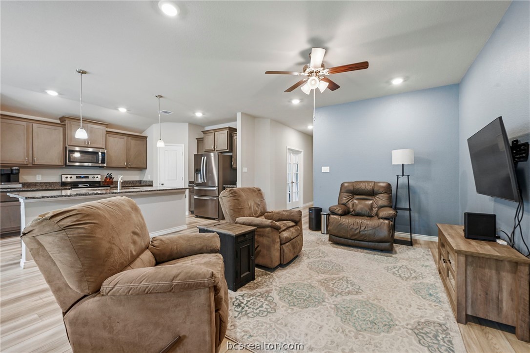 2042 Rock Rdg Avenue Bryan, TX 77807 - Photo 9 of 25