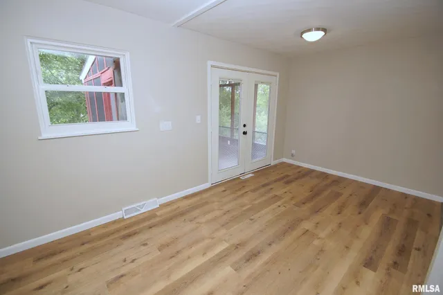 $1,895 | 3516 Central Avenue, Bettendorf, IA 52722