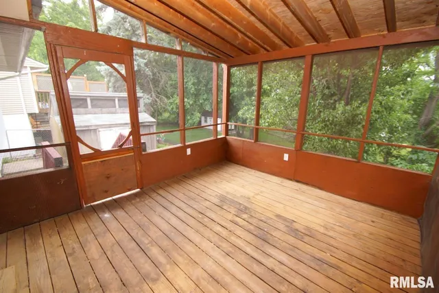 $1,895 | 3516 Central Avenue, Bettendorf, IA 52722