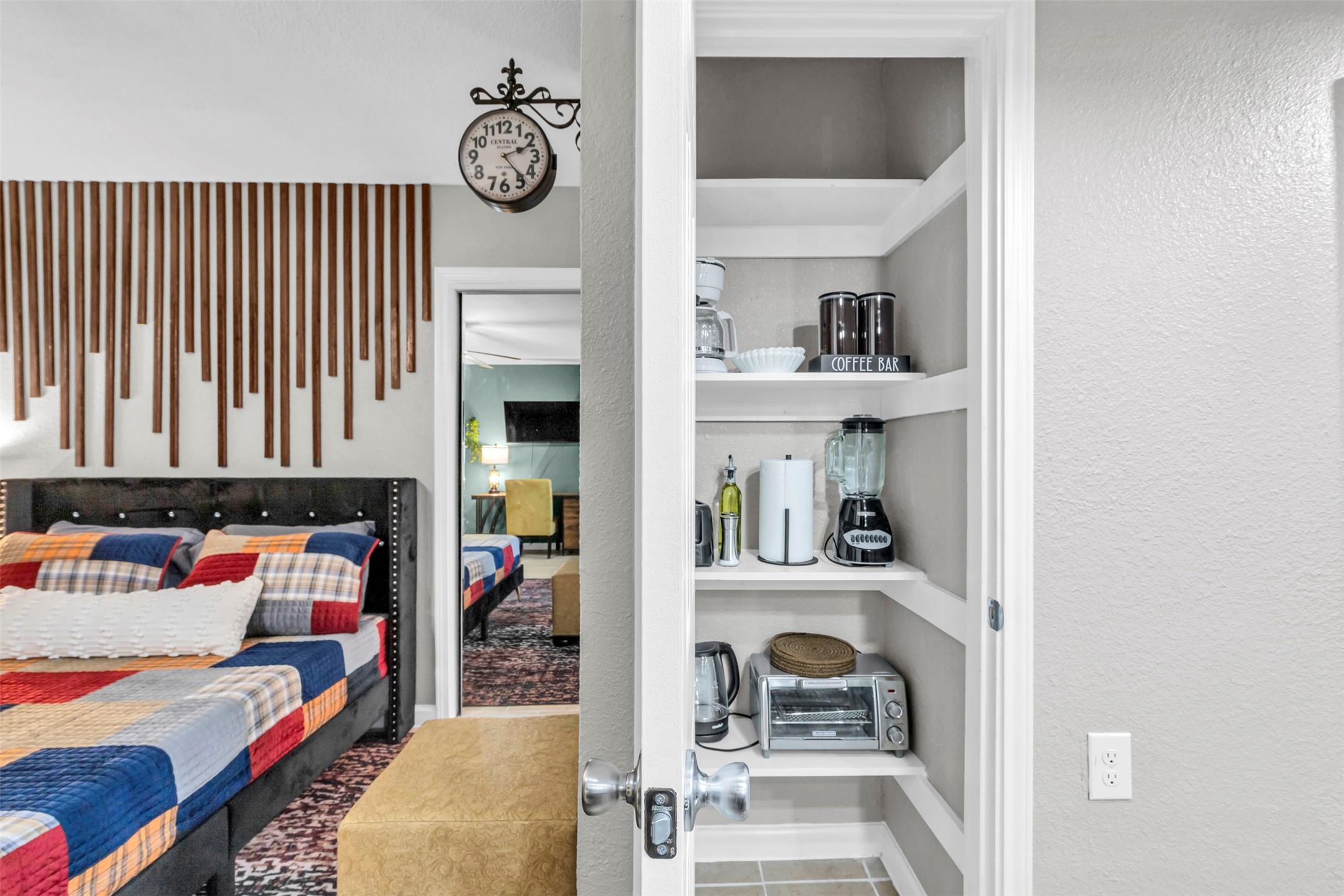 1840 Richmond Avenue, Unit 8 Houston, TX 77098 - Photo 20 of 34 a view of living room kitchen and dining room