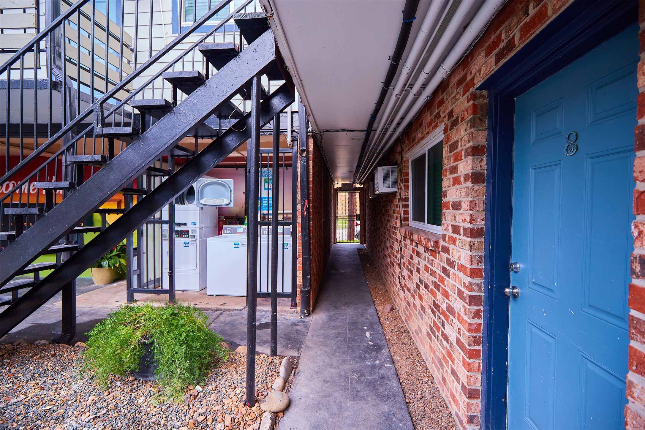 1840 Richmond Avenue, Unit 8 Houston, TX 77098 - Photo 33 of 34 a view of staircase with lots of green walls
