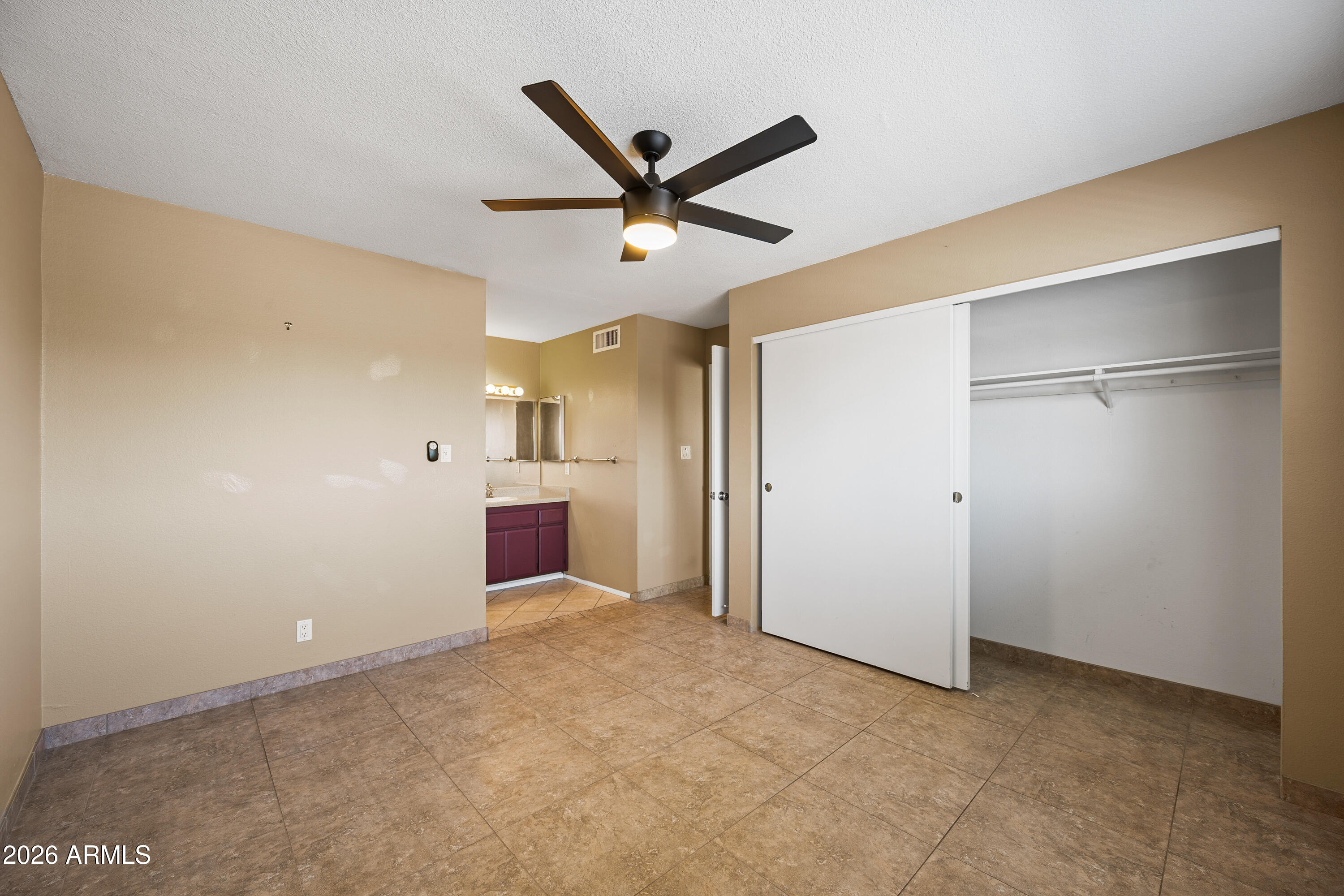 5525 East Thomas Road, Unit G9 Phoenix, AZ 85018 - Photo 11 of 16 11-5525ETRG9-ocupix-