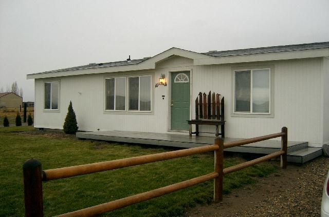 41 Blaine Road Granger, WA 98932 - Photo 1 of 9 a front view of a house with garden