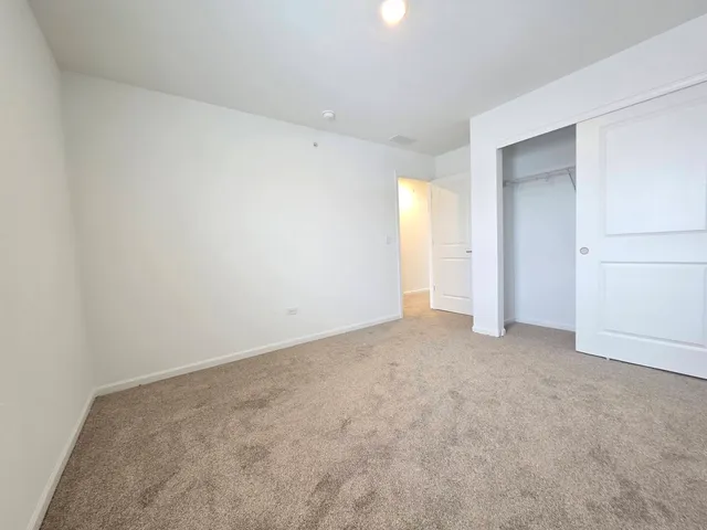 $3,200 | 458 Hathaway Lane, Oswego, IL 60543