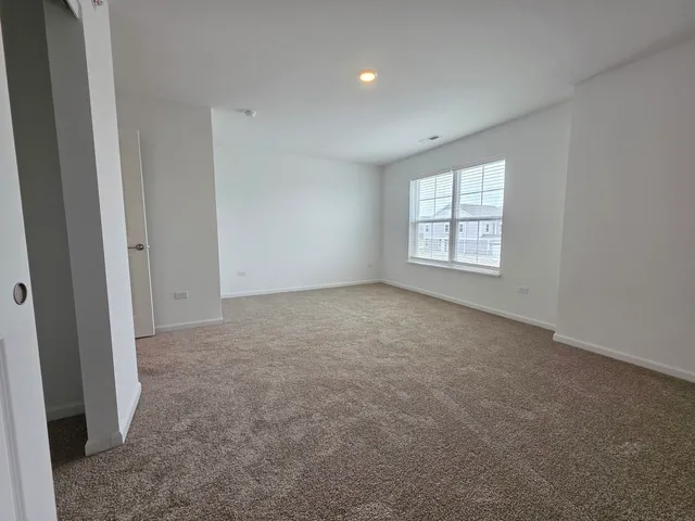 $3,200 | 458 Hathaway Lane, Oswego, IL 60543