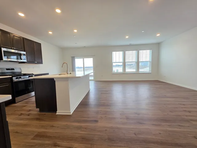 $3,200 | 458 Hathaway Lane, Oswego, IL 60543