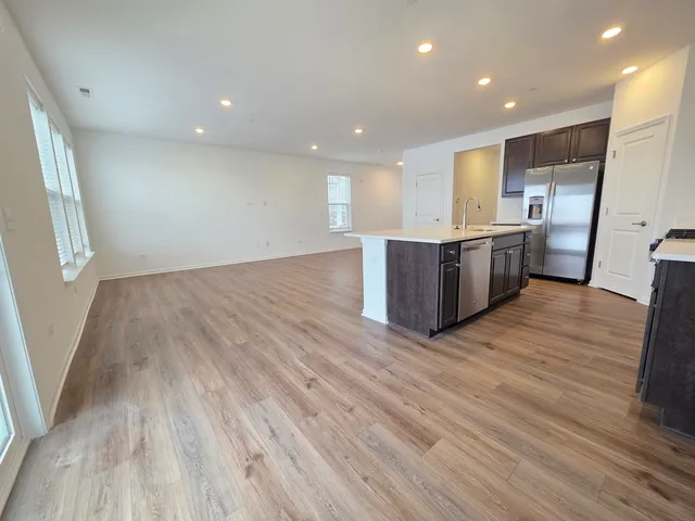 $3,200 | 458 Hathaway Lane, Oswego, IL 60543