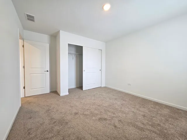 $3,200 | 458 Hathaway Lane, Oswego, IL 60543