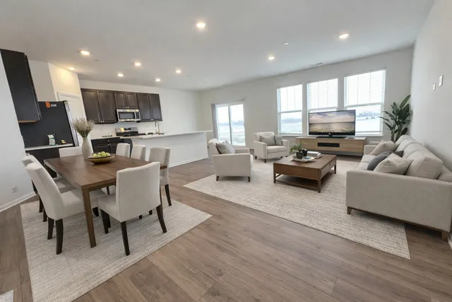 $3,200 | 458 Hathaway Lane, Oswego, IL 60543