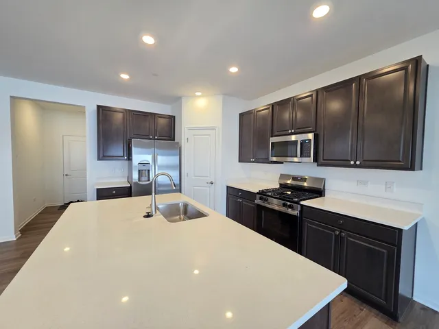 $3,200 | 458 Hathaway Lane, Oswego, IL 60543