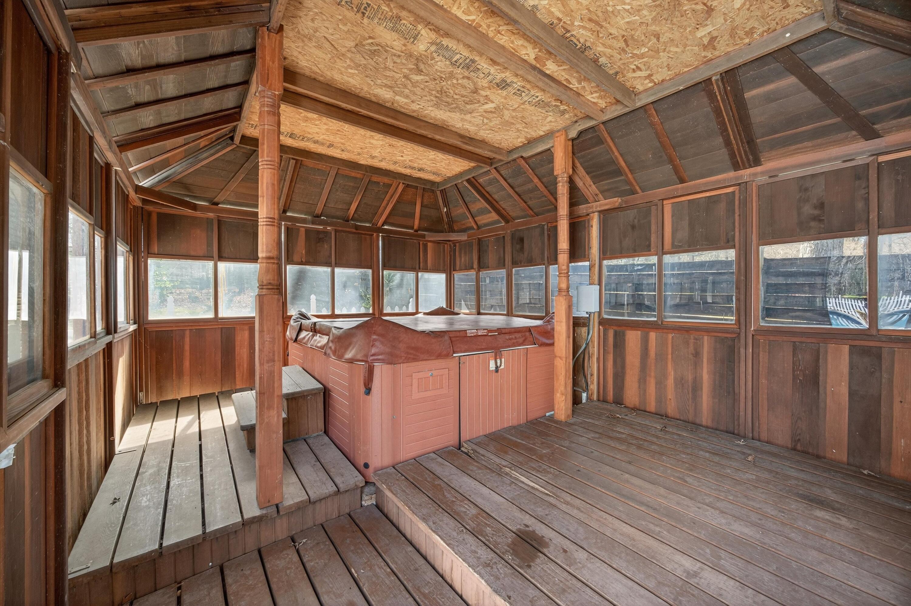 1052 Beaverdale Road Northeast Dalton, GA 30721 - Photo 20 of 42 Hot Tub Room Inside